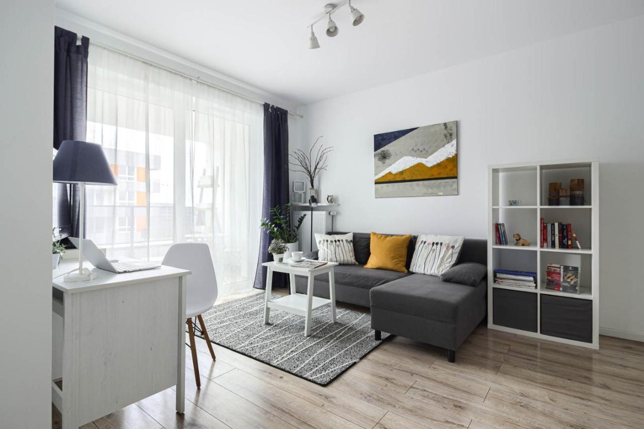 M&R Apartament Airport&Business Premium Komputerowa - Underground Garage - Free Wifi - Netflix - Self Check-In - 5 Min From Chopin Airport وارسو المظهر الخارجي الصورة