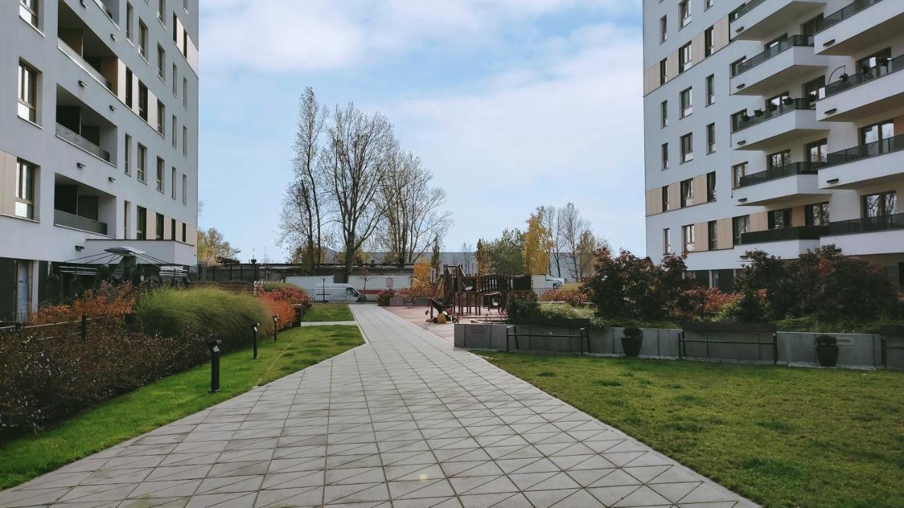 M&R Apartament Airport&Business Premium Komputerowa - Underground Garage - Free Wifi - Netflix - Self Check-In - 5 Min From Chopin Airport وارسو المظهر الخارجي الصورة