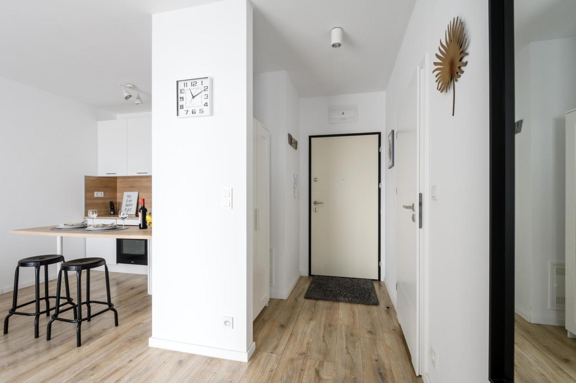 M&R Apartament Airport&Business Premium Komputerowa - Underground Garage - Free Wifi - Netflix - Self Check-In - 5 Min From Chopin Airport وارسو المظهر الخارجي الصورة