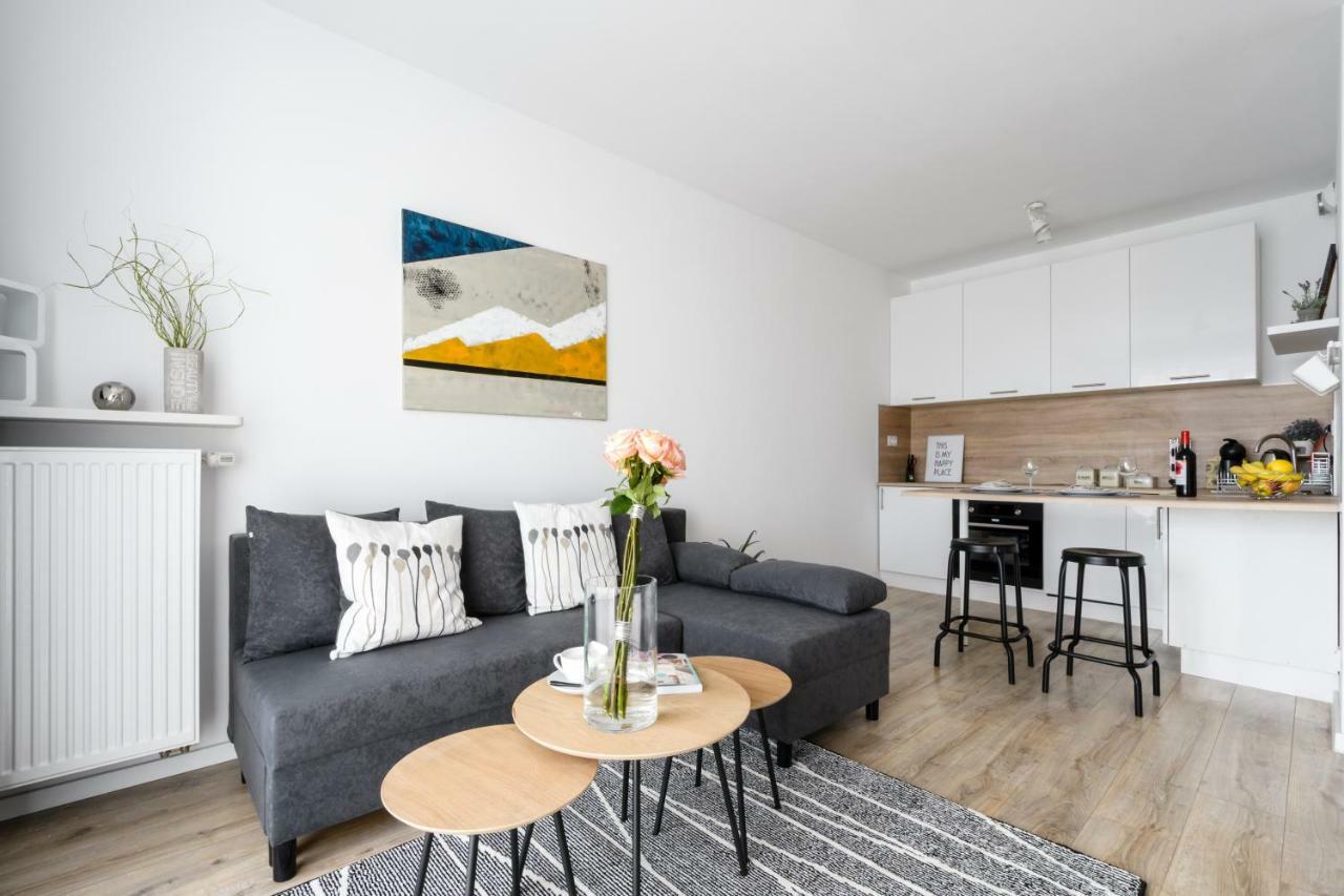 M&R Apartament Airport&Business Premium Komputerowa - Underground Garage - Free Wifi - Netflix - Self Check-In - 5 Min From Chopin Airport وارسو المظهر الخارجي الصورة