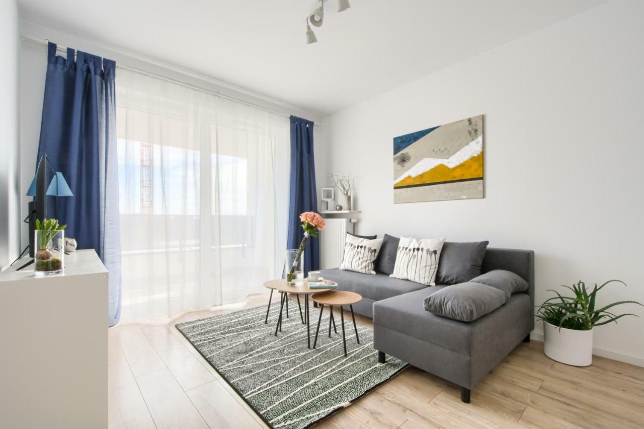 M&R Apartament Airport&Business Premium Komputerowa - Underground Garage - Free Wifi - Netflix - Self Check-In - 5 Min From Chopin Airport وارسو المظهر الخارجي الصورة