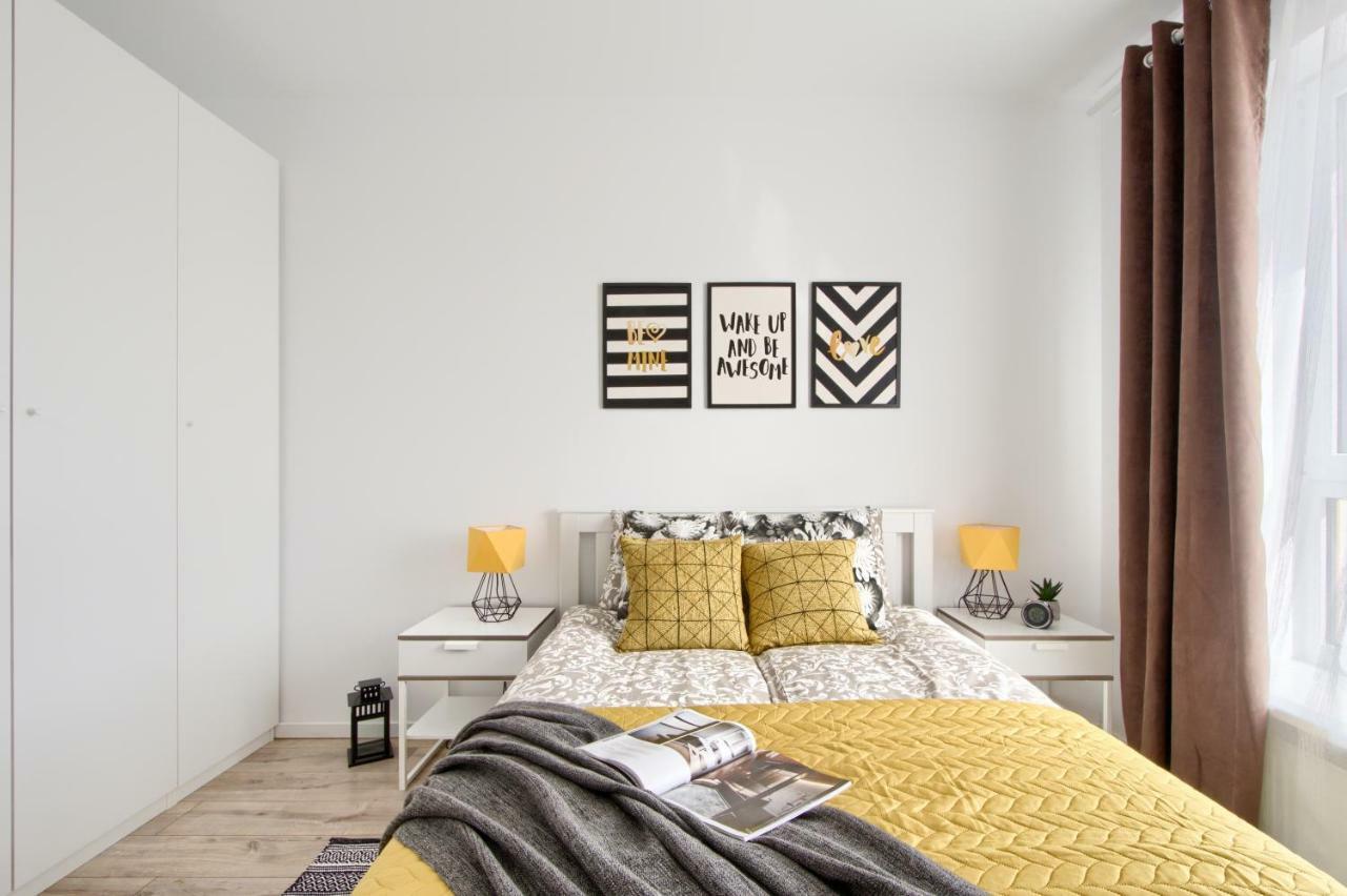 M&R Apartament Airport&Business Premium Komputerowa - Underground Garage - Free Wifi - Netflix - Self Check-In - 5 Min From Chopin Airport وارسو المظهر الخارجي الصورة
