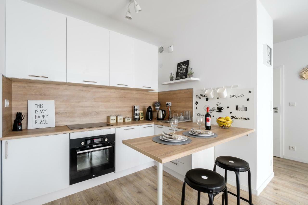M&R Apartament Airport&Business Premium Komputerowa - Underground Garage - Free Wifi - Netflix - Self Check-In - 5 Min From Chopin Airport وارسو المظهر الخارجي الصورة