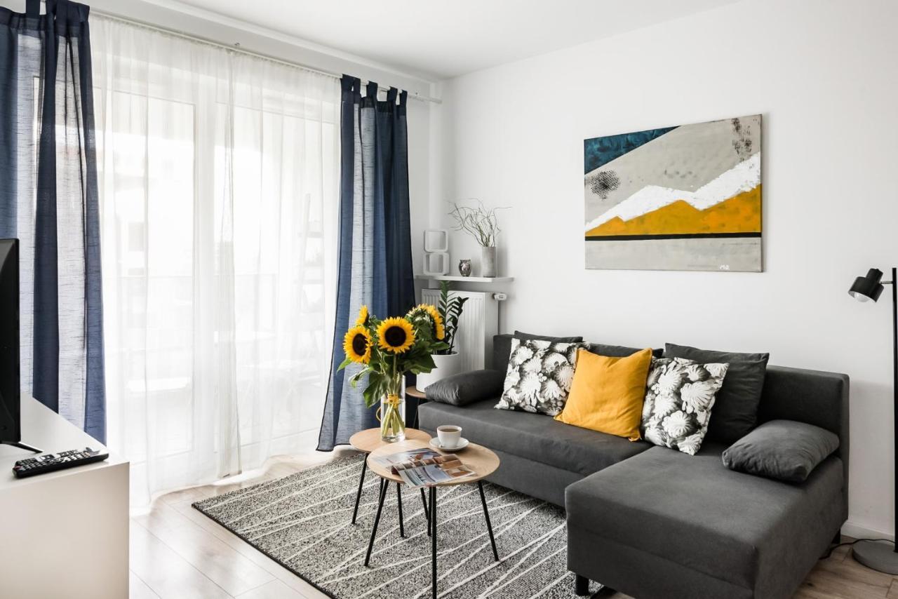 M&R Apartament Airport&Business Premium Komputerowa - Underground Garage - Free Wifi - Netflix - Self Check-In - 5 Min From Chopin Airport وارسو المظهر الخارجي الصورة