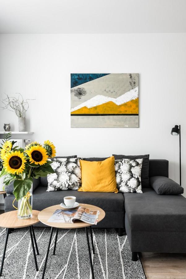 M&R Apartament Airport&Business Premium Komputerowa - Underground Garage - Free Wifi - Netflix - Self Check-In - 5 Min From Chopin Airport وارسو المظهر الخارجي الصورة