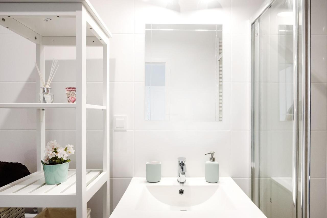 M&R Apartament Airport&Business Premium Komputerowa - Underground Garage - Free Wifi - Netflix - Self Check-In - 5 Min From Chopin Airport وارسو المظهر الخارجي الصورة