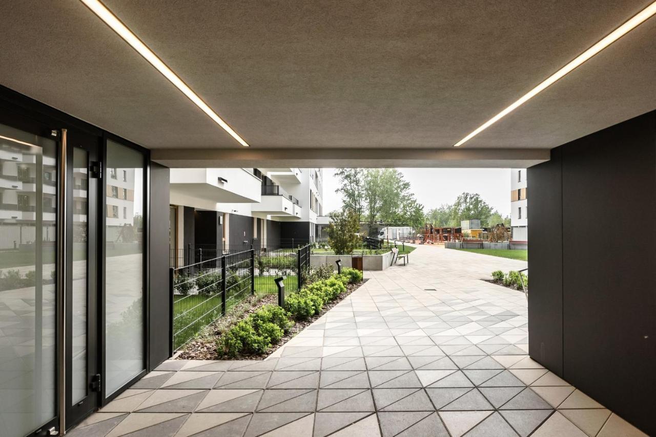 M&R Apartament Airport&Business Premium Komputerowa - Underground Garage - Free Wifi - Netflix - Self Check-In - 5 Min From Chopin Airport وارسو المظهر الخارجي الصورة